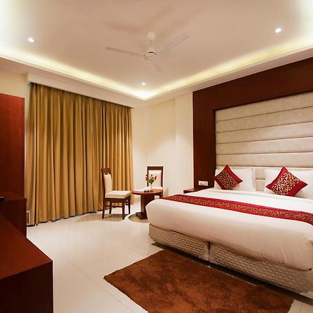 Hotel Z Suite-Near Delhi Airport Нью-Дели Экстерьер фото