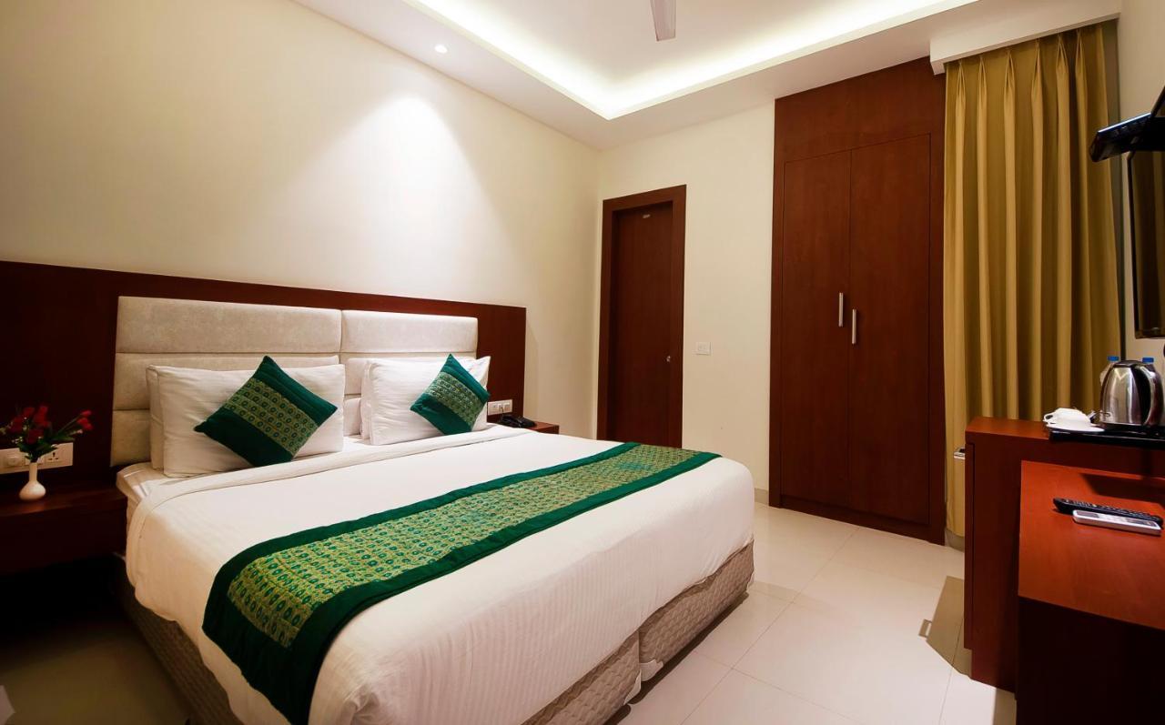 Hotel Z Suite-Near Delhi Airport Нью-Дели Экстерьер фото