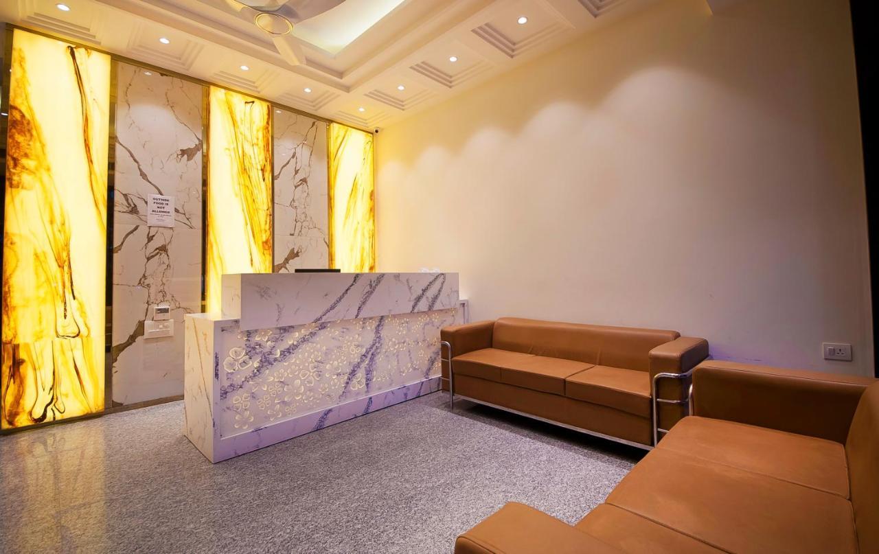 Hotel Z Suite-Near Delhi Airport Нью-Дели Экстерьер фото